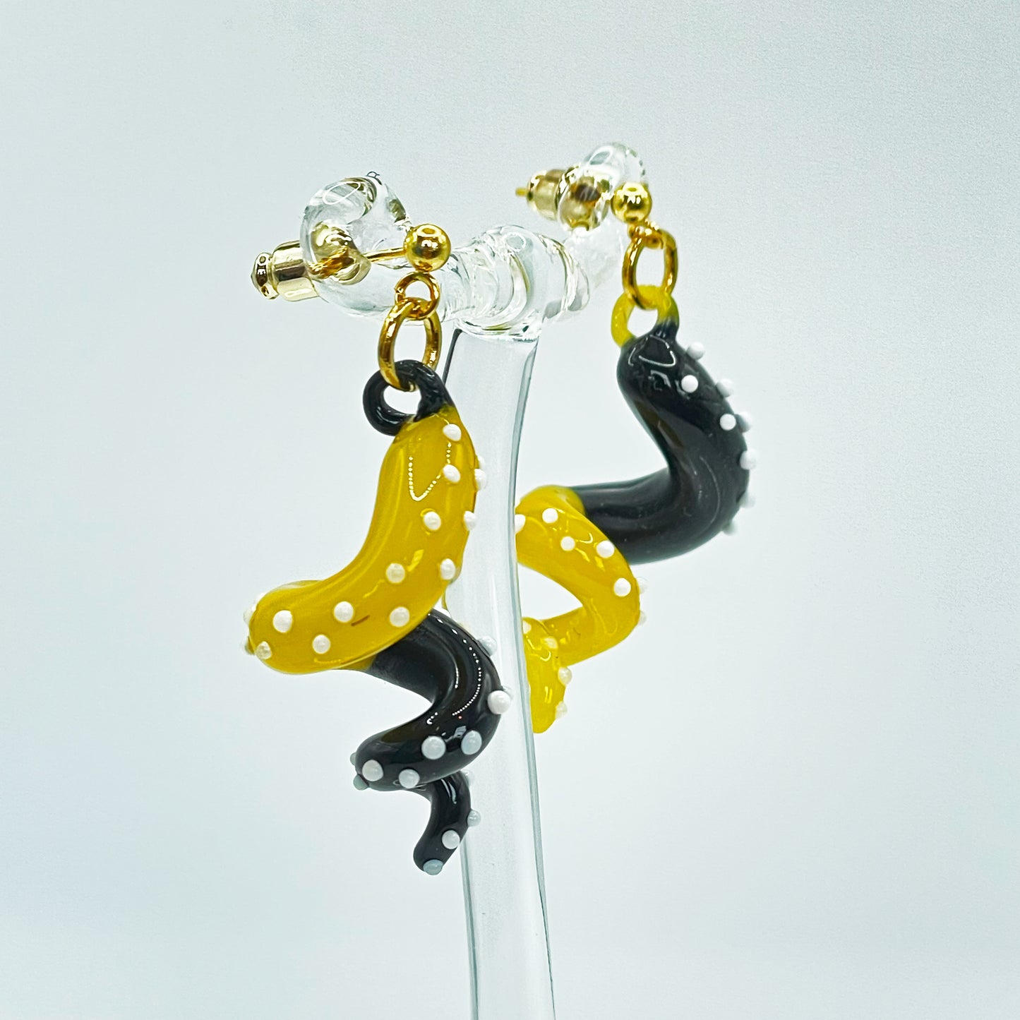 Tentacle Dangling earring - Black / Yellow