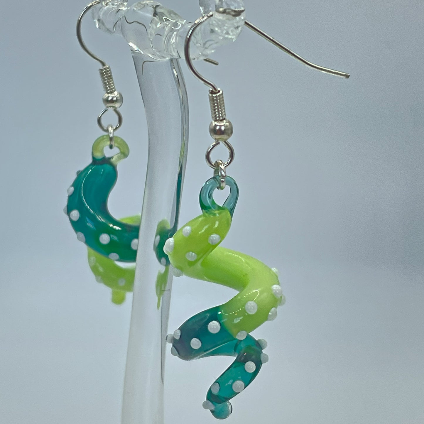 Tentacle Dangling earring - Dark Green / Light Green